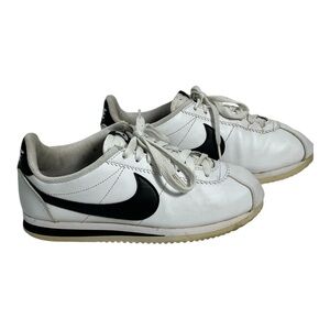 Nike Cortez. Womens SZ 6 White/Black...Very Good Condition